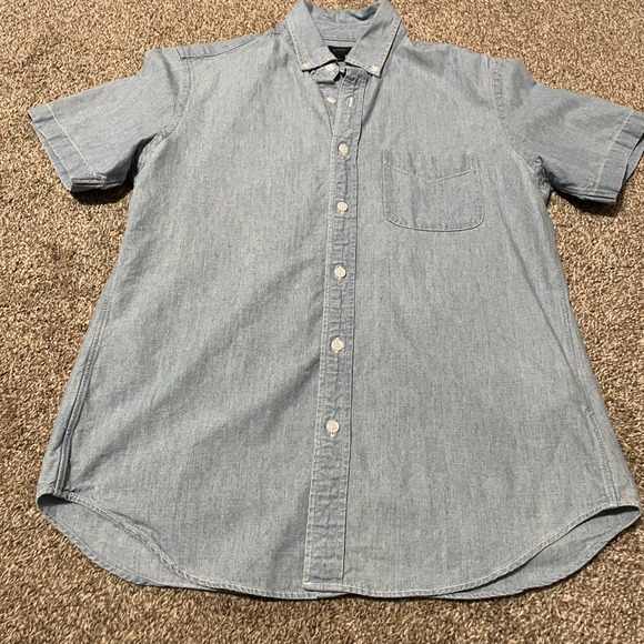 J Crew Mens Chambray Short Sleeve Button Down Shirt Size S Light Blue Casual - Picture 2 of 5